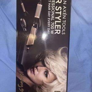 Obn nordica björn axén varmluftsborste - Använd max 3 gånger för att testa, säljer den för att jag inte vet hur man använder den riktigt, väldigt bra skick