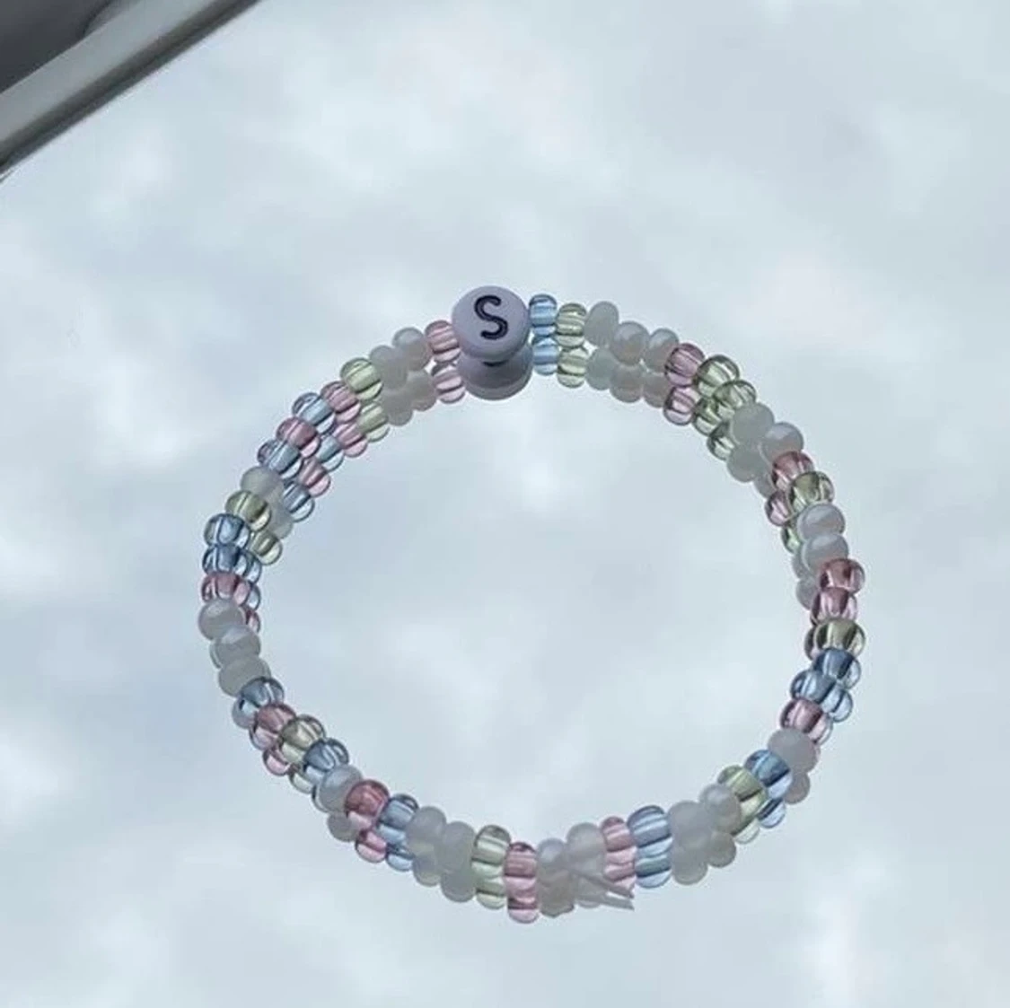 Armband med valfribokstav🤍 - 91