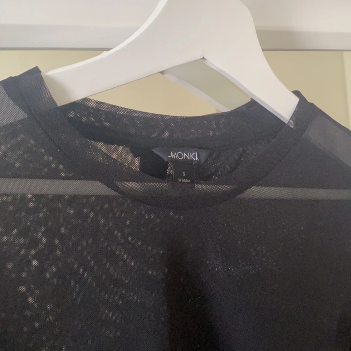 Oanvänd Monki mesh topp storlek S🖤 - 91