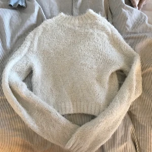 Fluffig tröja - Vit tröja från hm