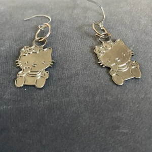 Hello Kitty örhängen💓 - Hello Kitty örhängen💓