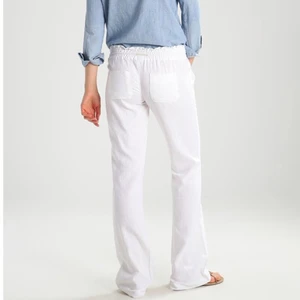 Roxy Linnebyxor  - Lägger ut igen pga oseriösa köpare!! Säljer direkt för 550kr + frakt, eventuellt för mindre vid mkt snabb affär🌟Använt dom max 2 gånger så dom är i perfekt skick. Storlek M, är över skorna för mig som är 170cm Först till kvarn som gäller