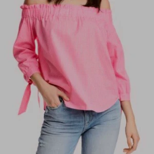 Nästan helt oanvändbar, söt, passar bra till sommaren - Off shoulder-blus Söt, rosa, rutig, bra kvalitet helt oanvändbar, summer topp