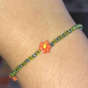 ORANGE GREEN DIAMOND💚 - Jättefint armband som jag gjort själv🥰          Handgjort💚Skriv för fler bilder eller frågor💗