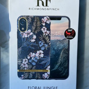 Mobilskal  - Säljer detta skal från richmond & finch i nyskick, aldrig använts. Passar för iPhone XR💗 Jag står för leveransen via postnord 