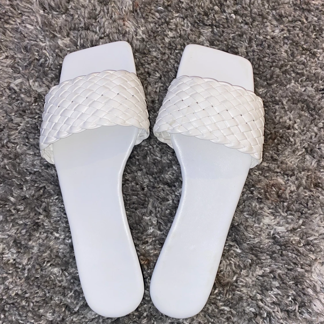 Vita tofflor storlek 40 - 90