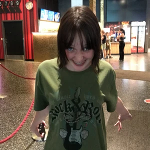 Rysk Clara  - Loppis tant, panter tant, rysk tant, gummi käft, din mamma, sus, very y2k