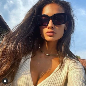 Corlin HannaLojsan solglasögon  - Solglasögon i modellen Sand Black från Corlin Eyewears samarbete med Hanna och Lojsan. Helt nya. Nypris 799 kr.