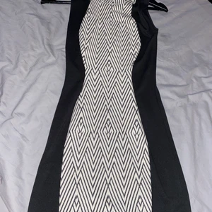 Klänning  - Super fin klänning som sitter jätte fint. Den är aldrig använd 