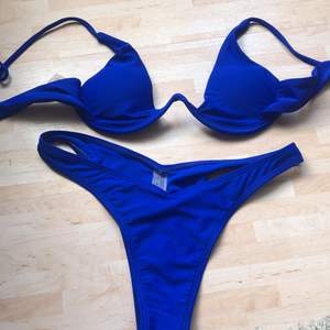 Superfin blå bikini strl S, endast testad med underkläder på. Möjligtvis lite liten i storleken. Lägger ut igen pga oseriös köpare, bara seriösa bud tack!