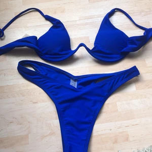 Superfin blå bikini - Superfin blå bikini strl S, endast testad med underkläder på. Möjligtvis lite liten i storleken. Lägger ut igen pga oseriös köpare, bara seriösa bud tack!