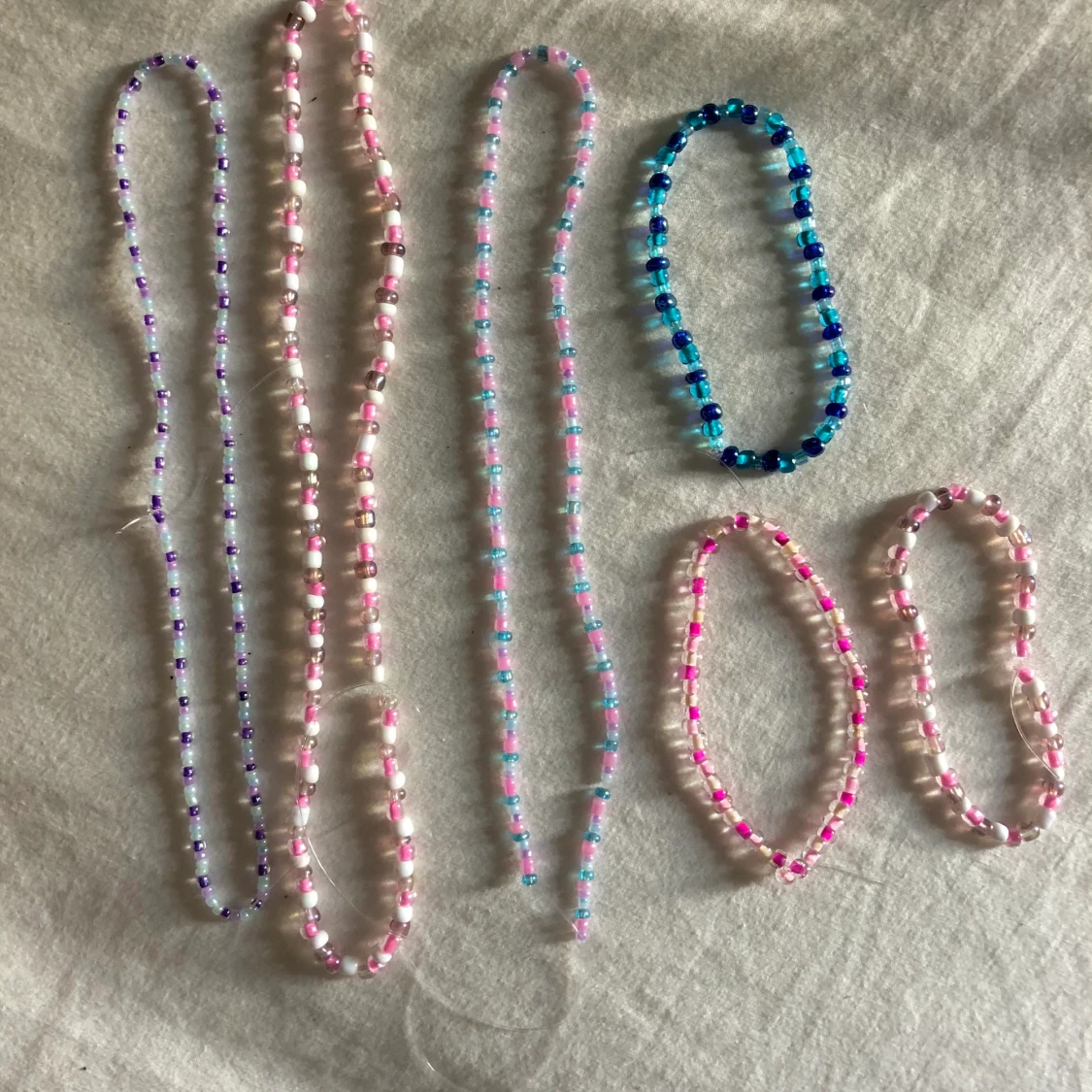 Pärlarmband och pärlhalsband 