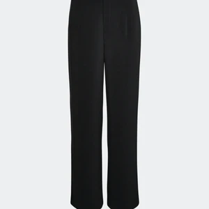 Raka Kostymbyxor  - Säljer mina raka kostymbyxor från bikbok då de är för små;( knappt använda!