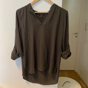 Mörkgrön Blus / Tunika strl S - I fint skick. Från New Yorker! Blus/Tunika. Strl S