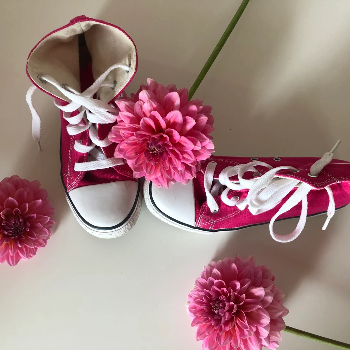 Oanvända cerise converse - 90