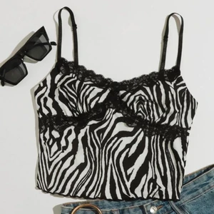 Linne från shein  - Ännu ett plagg från shein som jag glömt lägga upp! Säljer då det inte riktigt är min stil 🥺 obs alla bilder är lånade från shein! Superbra, tunn kvalité på linnet, älskar 🤍