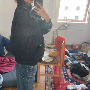 oversized bomber - snygg svart bomberjacka