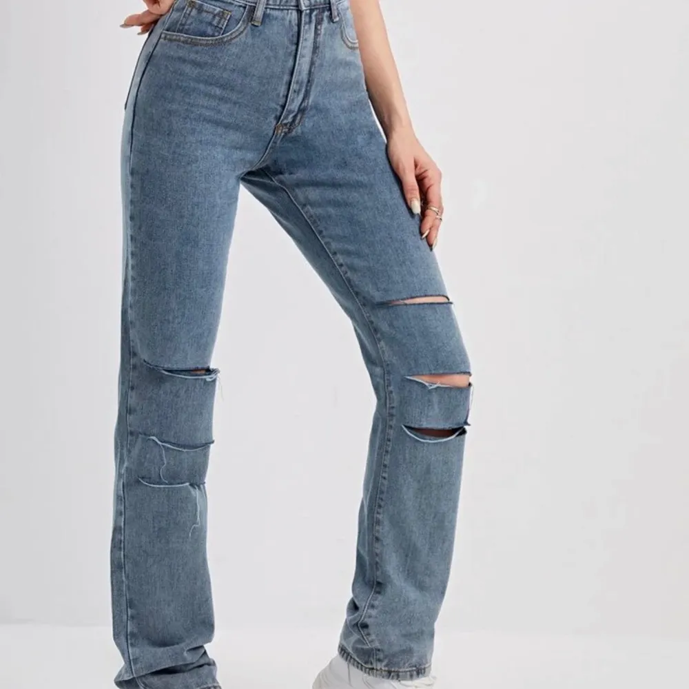 Oanvända jeans. Ordinarie pris:200kr. Säljer för 130kr. Jeans & Byxor.