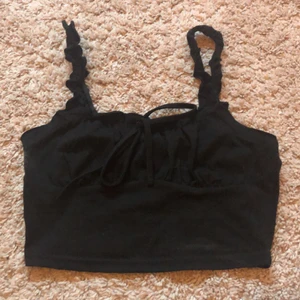 Topp - Använd endast 1 gång, köpt från Shein, säljer pågrund av att den är för liten för mig. Köparen betalar frakten (12kr)