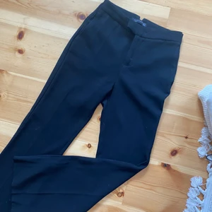 Kostymbyxor Chiquelle - I fint skick, små i storleken. 