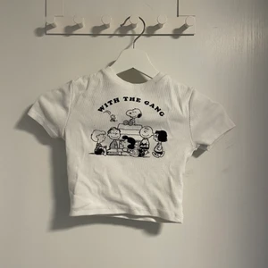 Vit croptop - vit croptop jätte söt😻 priset är inklusive frakt