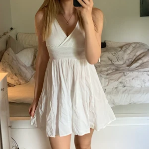 Klänning - Superfin klänning som passar bra nu till sommaren! Säljer pga att den är för liten för mig. 