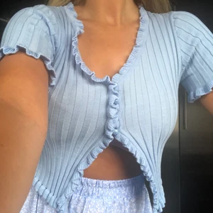 Topp - En perfekt topp nu till sommaren!🦋🐚 säljs pga brist på användning mest för att den är lite för liten för mig:( 