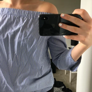 Superfin offshulder blus  - Jättefin offshulder blus ifrån zara. Skriv för fler bilder❣️❣️ köpt för 400