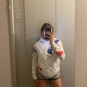 Thrasher x HUF worldwide  - Jag köpte det fullt pris för 900 sek. det finns en fläck på den men kan blekas.