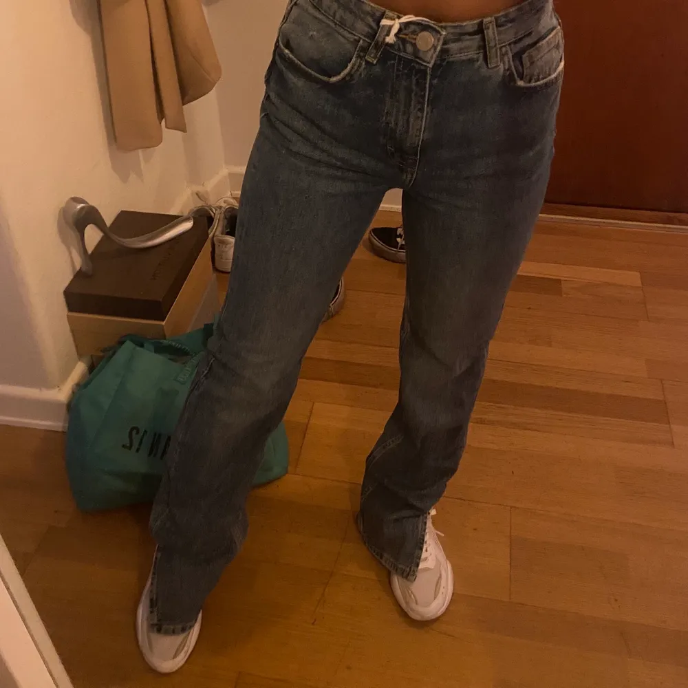 Skit snygga jeans som jag tyvärr inte får användning av. Storlek 34:). Jeans & Byxor.