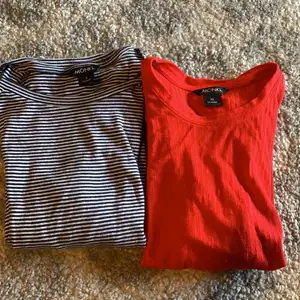 Två T-shorts från monki i fint skick! 50kr/st eller båda för 80kr. Randiga stl S och den röda ribbade stl XS. 