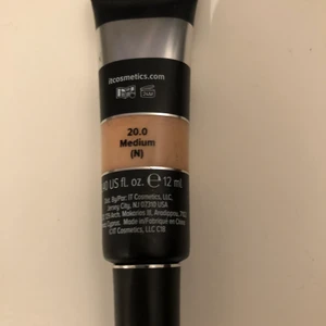 IT BYE BYE under eye concealer  - It BYE BYE färg Medium 20.0 (M) endast testad på handen. För ljus för mig. Nypris 280:- 