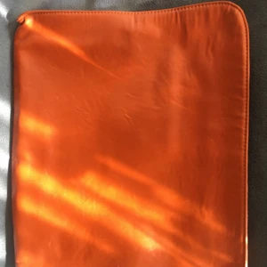 Dataväska - Orange väska utmärk till din laptop 