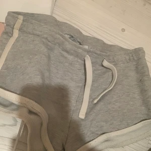 sove byxor - Jätte sköna använt 1 gång köpte nya 