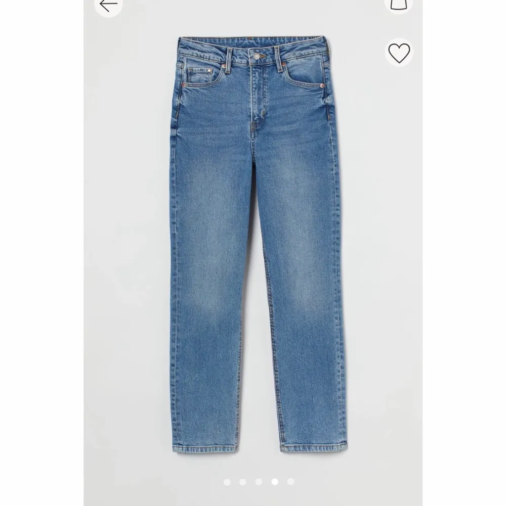 Snygga jeans som är raka men något thighta i benen, köpare står för frakten. Jeans & Byxor.
