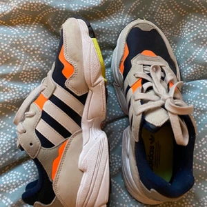Adidas sneakers  - Stolek 37, knappt använda pga av köpte fel stolek.