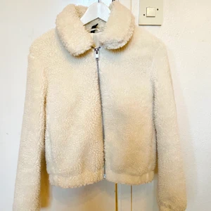 Kort ”teddy jacka” - Storlek Small 