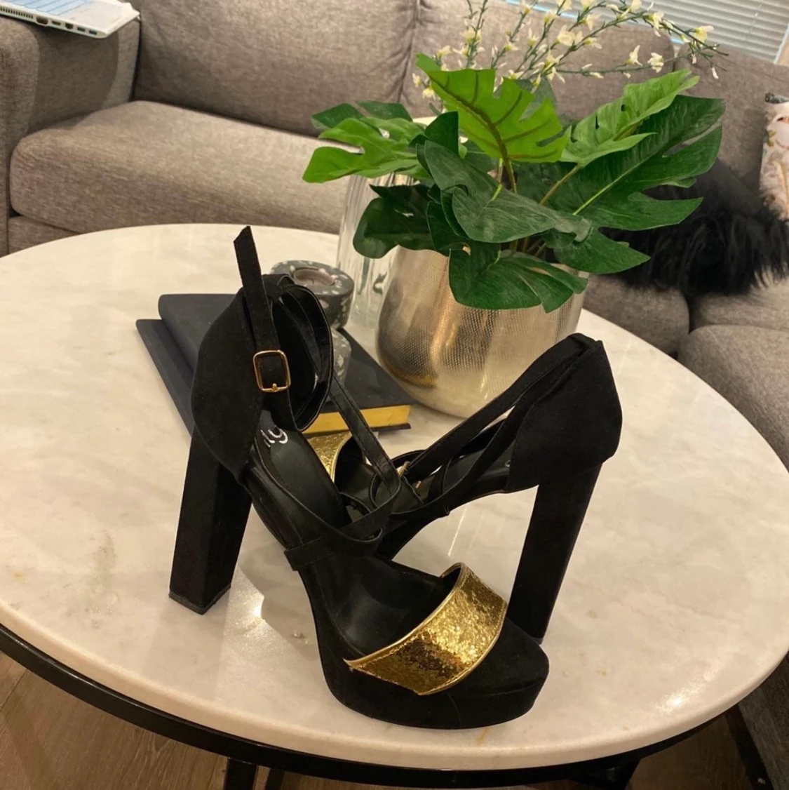 Högklackat storlek 38