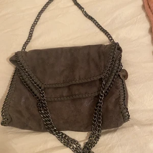 Stella McCartney  - En grå Stella McCartney väska, i gott skick, priset kan diskuteras 