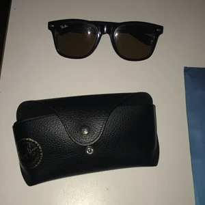 Ray-ban solglasögon - Snygga & klassiska solglasögon med fodral