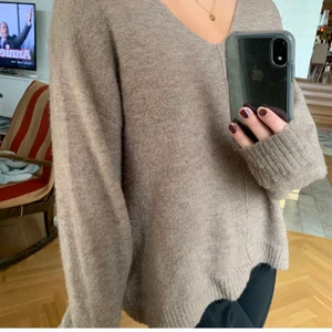 Stickad tröja  - Supermjuk stickad tröja som endast är använd ett fåtal gånger❤️