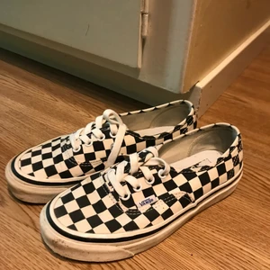 Vans  - Rutiga låga vans som inte kommer till användning. Använt en gång. Storlek 36