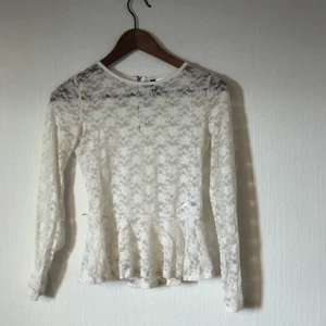 Topp - Spetstopp från H&M. Storlek 36. Pris kan diskuteras! 