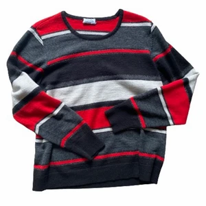 Snygg randig tröja - ascool tröja som är perfekt till hösten, uppskattas vara storlek xs-s, köpt secondhand! frakt tillkommer på 48:-