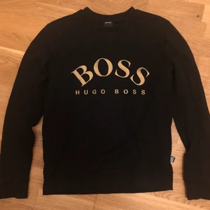 Äkta Hugo Boss Tröja S - Äkta, med QR Kod. Nypris är 1300, mitt pris 1000kr. Gratis frakt