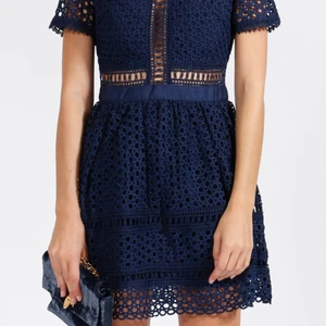 by Malina klänning! - Klänningen är aldrig använd, och kommer i fint skick. 