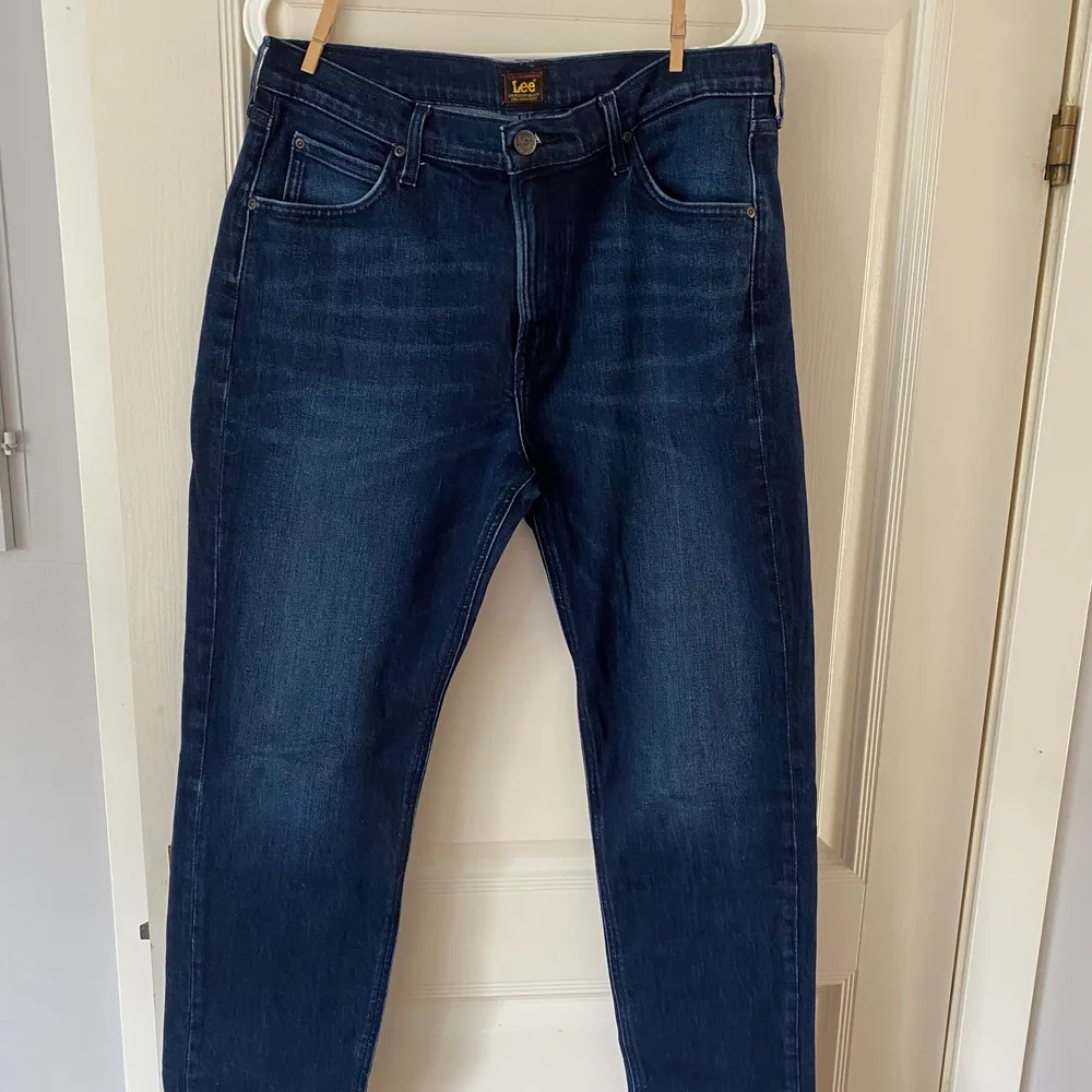Lee jeans storlek w:34 l:32. Modellen på jeansen heter Austin.. Jeans & Byxor.