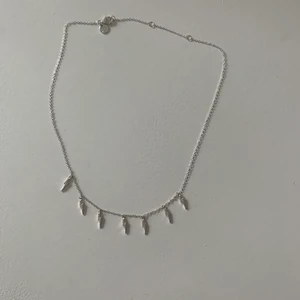 Blixt halsband från safira - Blixt halsband från safira i silver. Köparen står för eventuell frakt❤️