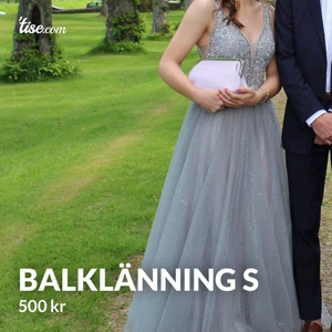 Balklänning - Använd 1 dag, sparsamt använd. Fråga efter mer bilder😊