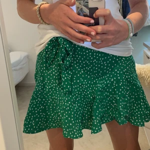 Zara kjol - Superfina somriga kjolshorts från Zara 💗 använda men bra skick, skriv för intresse eller frågor 